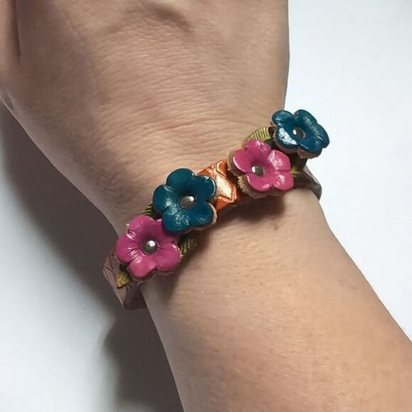 195 Brown and Multicolor Floral‎ Leather Cuff Bracelet - Picture 1 of 2